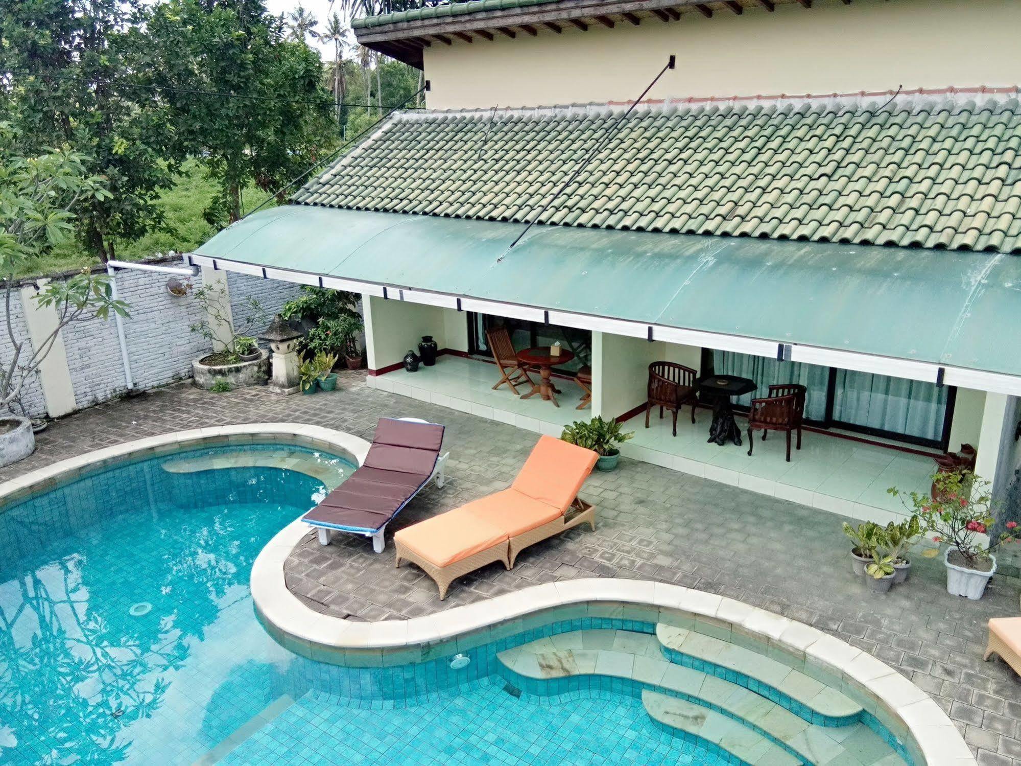 Villa Yukie Senggigi Montongbuwoh Extérieur photo