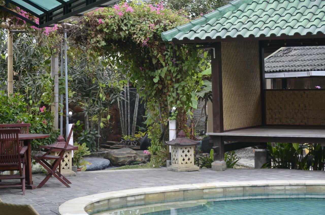 Villa Yukie Senggigi Montongbuwoh Extérieur photo