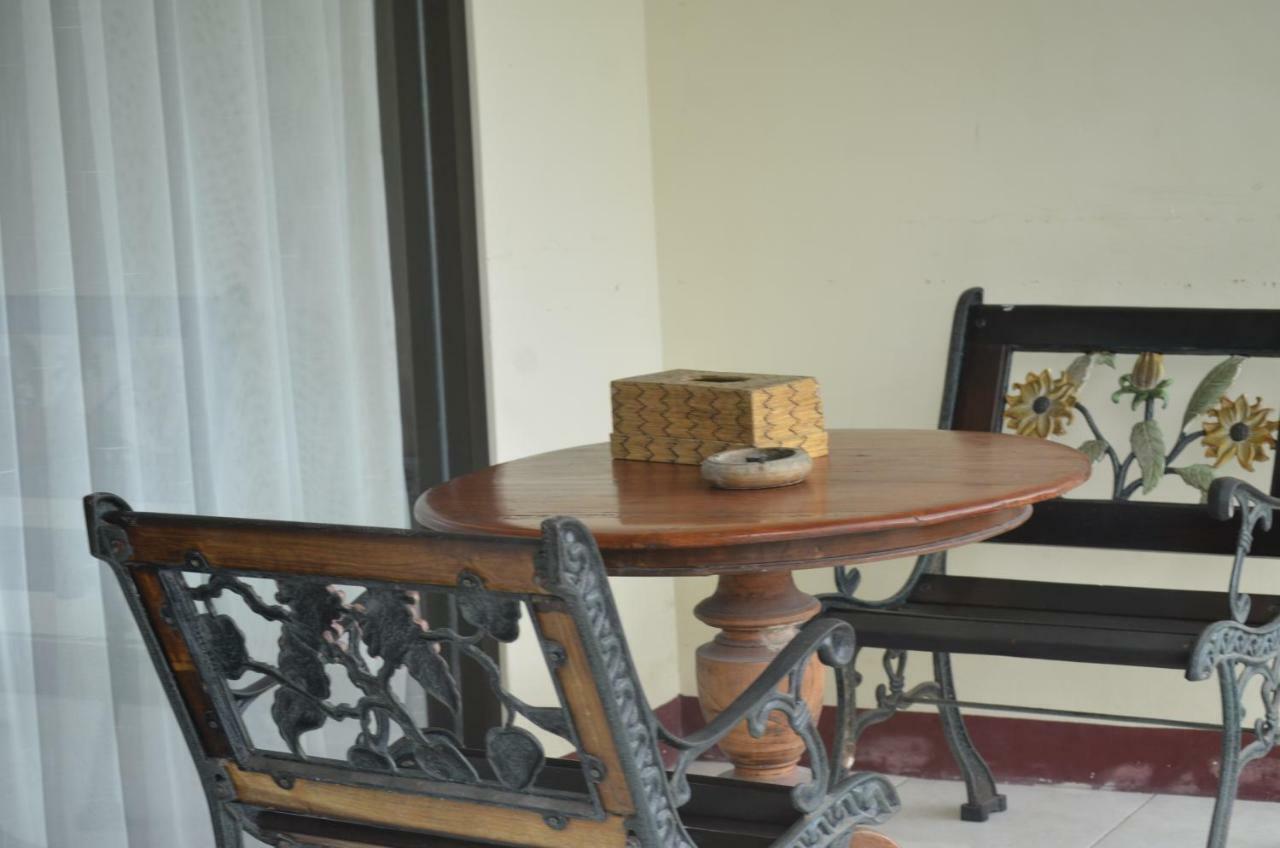 Villa Yukie Senggigi Montongbuwoh Extérieur photo