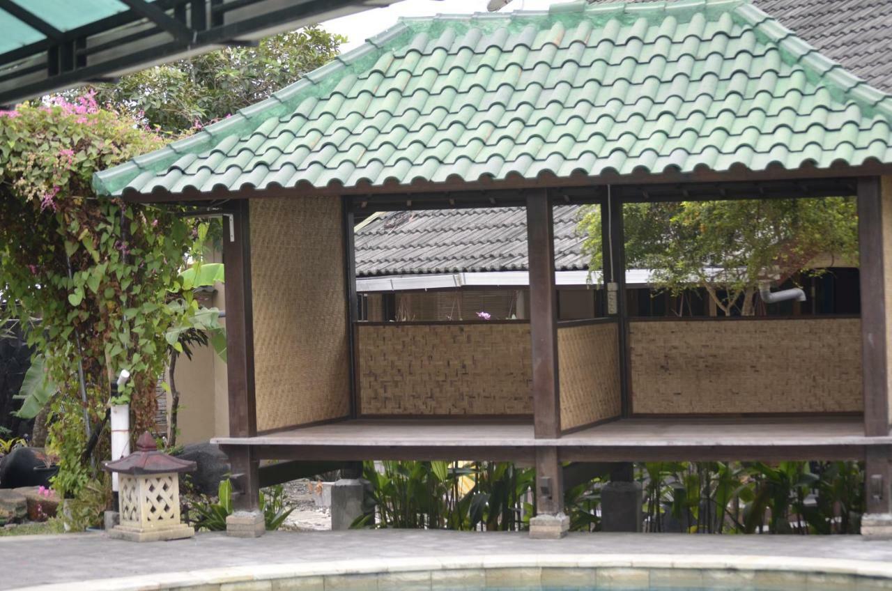 Villa Yukie Senggigi Montongbuwoh Extérieur photo