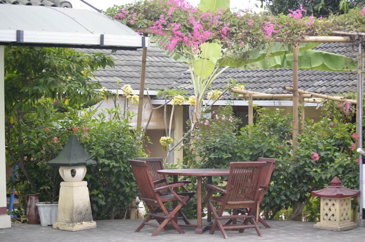 Villa Yukie Senggigi Montongbuwoh Extérieur photo