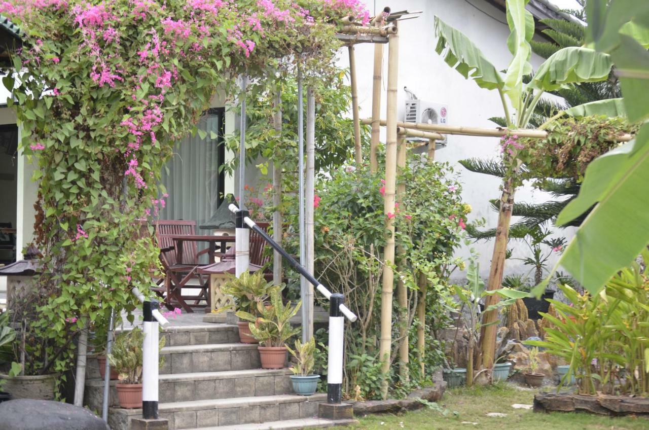 Villa Yukie Senggigi Montongbuwoh Extérieur photo